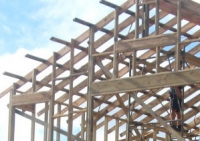 VIDEO In plina criza financiara, in Romania inca se construiesc case!