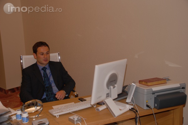 Ionut Negoita in biroul sau din hotelul RIN