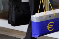 Panică financiară: grecii au retras din bănci peste 700 milioane de euro într-o zi.