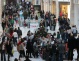 Paradoxul ultimului weekend dinaintea Crăciunului: Mallurile sunt pline ochi, însă oamenii vin, se uită şi pleacă
