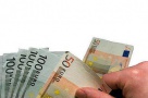 Scad dobânzile la creditele în lei, dar cresc la euro