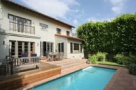 Julianna Margulies a ieftinit casa din Santa Monica