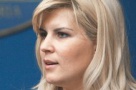 Doar chiriasii ANL pot „construi“ cele 100.000 de locuinte promise de E. Udrea