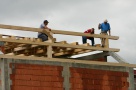 Străzile cu tradiţie continuă să fie invadate de construcţii care ies din peisaj