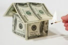 Creditele pentru case reprezintă un risc pentru bănci