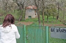 Ameninţaţi de bănci, orăşenii fug la ţară