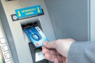 BCR scuteşte victimele inundaţiilor de plata ratelor la credit până la 6 luni