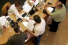 Băncile scumpesc creditele în loc să le ieftinească