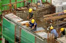 Volumul lucrărilor de construcţii a scăzut în primele opt luni cu 16,1%