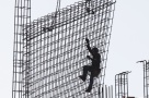 Statul dă mai puţini bani pentru construcţia de locuinţe