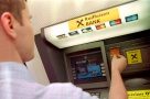 Raiffeisen Bank va întrerupe sâmbătă noapte sistemul de carduri