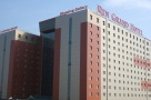 Fraţii Negoiţă vând apartamente în hotelul Rin Grand. Vezi imagini şi preţuri