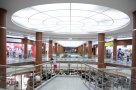 În 2011, H&M deschide 250 de magazine