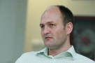 Cum a ajuns un sud-african de 40 de ani să facă cele mai importante tranzacţii imobiliare în criză