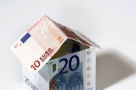 Când vor putea românii să îşi ia credite din străinătate, pentru cumpărarea unei case