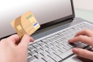 Băncile îşi mută clienţii din sucursale pe internet