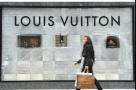 Un englez vrea să aducă Gucci şi Louis Vuitton la Chitila