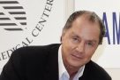 Miliardarul care a făcut Cathedral Plaza vine la Bucureşti să-şi apere turnul. Cine este proprietarul celei mai controversate clădiri din Capitală