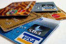 Românii au tendinţa să aleagă primul produs bancar ieşit în cale, fără a compara cu alte oferte