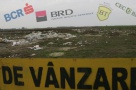 Băncile scot la vânzare sute de hectare de teren