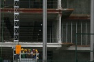 Investitorii cu bani ies la vânătoare de proprietăţi imobiliare