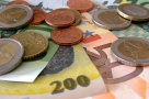 Euro atinge un nou maxim al anului: 4,3210 lei