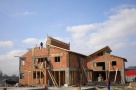 Construcţiile fără acte mai au doar trei luni la dispoziţie pentru a fi introduse în legalitate. Citeşte despre modificările aduse Legii Urbanismului
