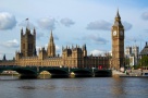 Guvernul britanic, criticat dur pentru lipsa de soluţii pentru piaţa locuinţelor