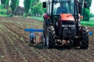 România îşi pregăteşte terenurile agricole pentru străini. Guvernul îi învaţă pe ţărani să vândă scump sau foarte scump