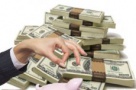 Românii au învăţat să fie responsabili cu banii lor: 60% dintre ei preferă să economisească ani la rând, decât să ia un credit