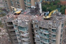 O clădire din China este demolată de sus în jos, la doar câteva luni de la finalizare