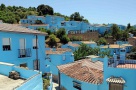 Transformarea coloristică a unui sat din Spania i-a adus faimă pe plan internaţional