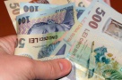 Se ieftinesc creditele. BNR reduce rata dobânzii la 5,75% şi marchează un minim istoric