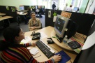 Românii grăbesc pasul spre bănci, ca să ia ultimele credite pe care şi le mai permit