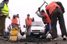 Începe reparaţia străzilor, după zăpadă. Vezi lista zonelor cu cele mai multe probleme.