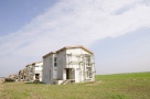 Constructorii finalizează tot mai puţine locuinţe: În 2011 au fost terminate cu 10% mai puţine case