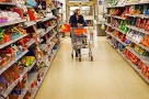 Construcţia de supermagazine ieftineşte alimentele