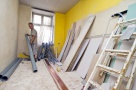 Românii renunţă la renovări pentru construcţii noi