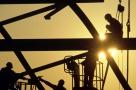 Continuă concedierile în construcţii. Domeniul rămâne pe lista celor mai nesigure