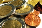 Ce bănci oferă cel mai bun curs valutar şi cât poţi economisi la o tranzacţie?