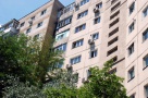 Garsonierele sunt prea mici pentru un cuplu, iar două camere – insuficiente pentru o familie cu un copil. Ce e de făcut?