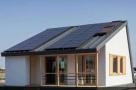 Casa solară Prispa a fost vândută unor băcăuani pentru 45.000 de euro