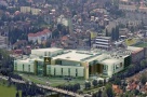 Carrefour continuă extinderea în România: vrea un spaţiu în mallul din Braşov al lui Sołowow