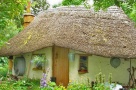 O casă ecologică din România, în topul 10 al celor mai reuşite locuinţe "cob" din lume