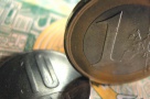 Leul continuă să se deprecieze
