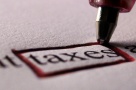 Guvernul a adoptat ordonanţa care stabileşte că autorităţile locale decid indexarea taxelor