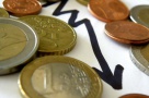 Euro coboară la cel mai mic nivel din ultimul an, iar francul elveţian atinge cel mai scăzut nivel din decembrie 2011