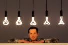 „Recensământul becurilor arse” aduce companiile româneşti în lumina reflectoarelor