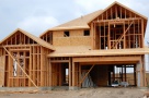 Vrei să-ţi construieşti o casă rapid, cu un buget mic? Locuinţa cu structură de lemn, o variantă atractivă