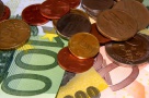 Leul, în continuă scădere: cursul atinge 4,49 lei/euro, cel mai ridicat nivel din 2013